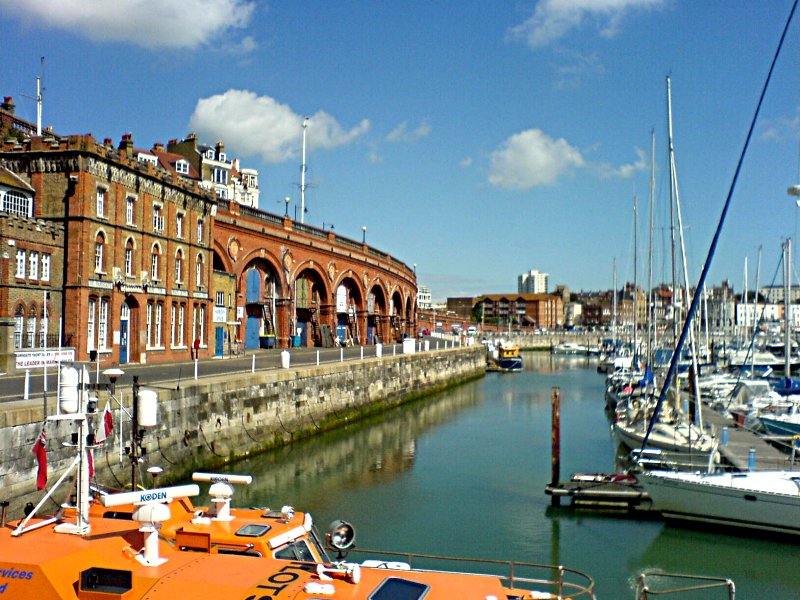 Datei:Ramsgate hafenboegen.jpg