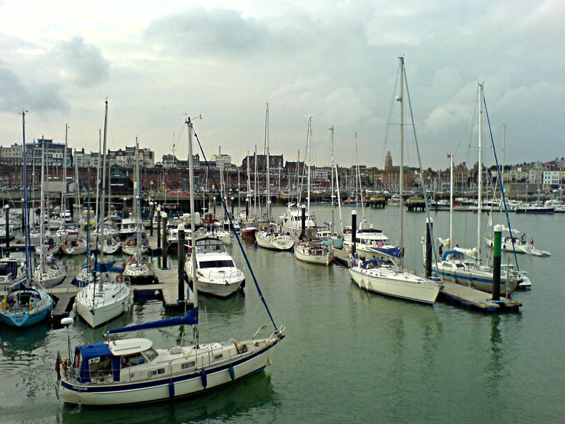 Datei:Ramsgate outer western marina.jpg