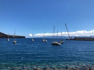 Ankerfeld vor der Marina Velas.jpg