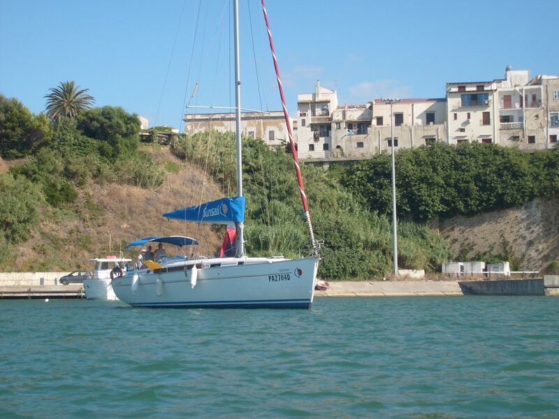 Datei:Balestrate yacht.JPG