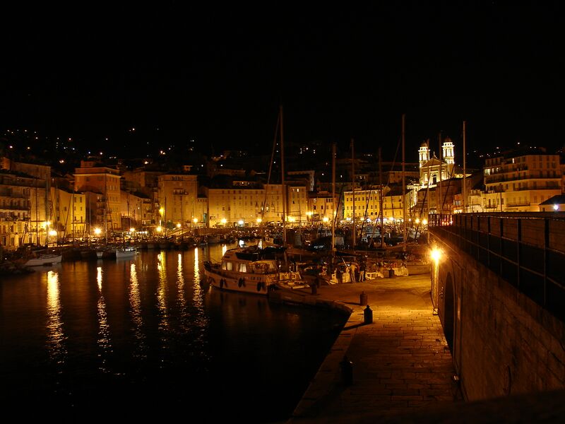 Datei:Bastia alter hafen nacht.jpg