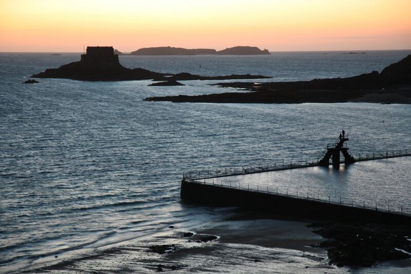 Datei:Blick von der stadtmauer von saint-malo.jpg