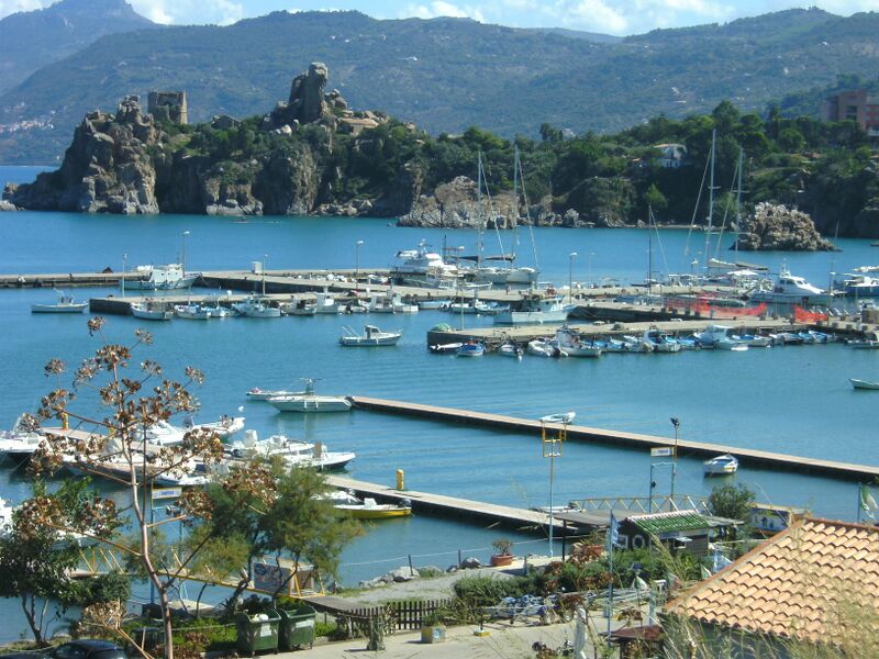 Datei:Cefalu Hafenblick.jpg