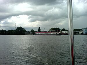 Einfahrt aquadam tankstelle.jpg