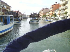 Grado stadthafen kanaleinfahrt2.JPG
