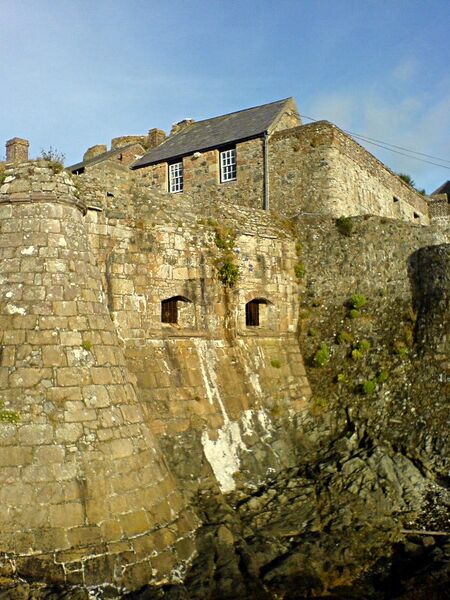 Datei:Guernsey kastell.jpg