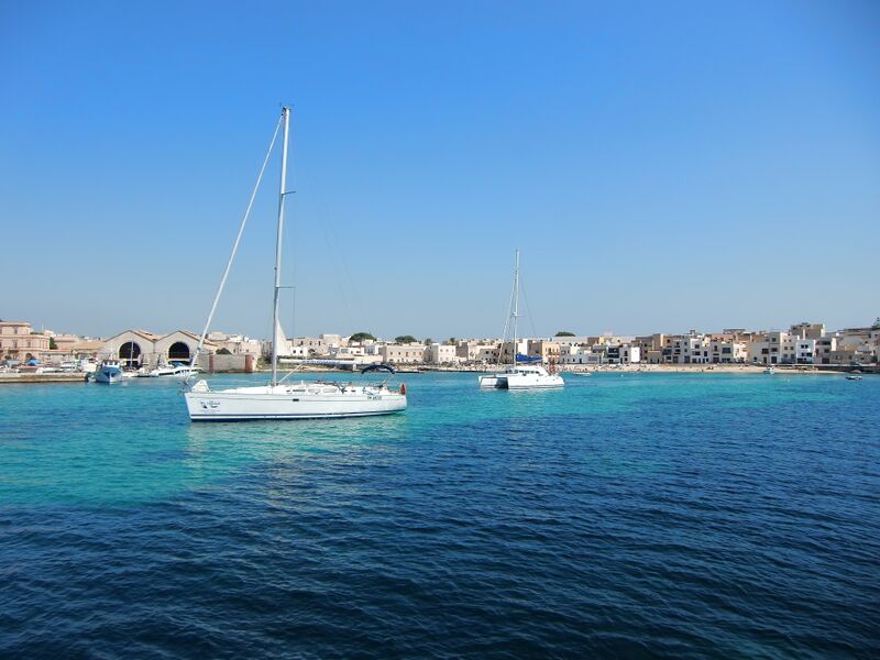 Datei:Hafen Favignana 2.JPG