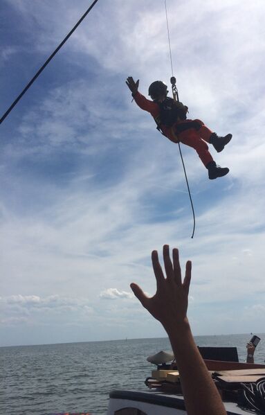 Datei:Hand zum Abschiedsgruss.jpg