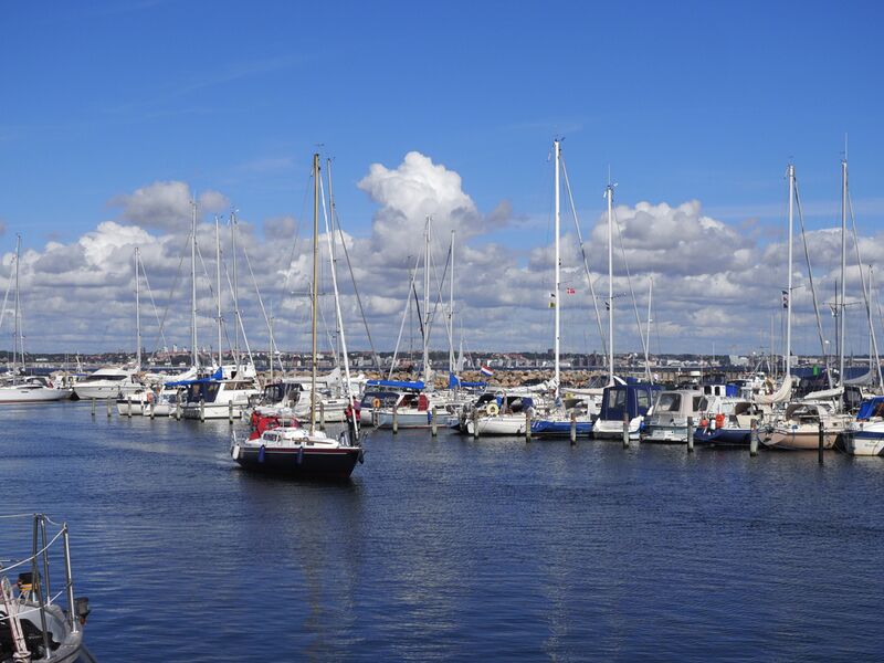 Datei:Hinter der Einfahrt.jpg