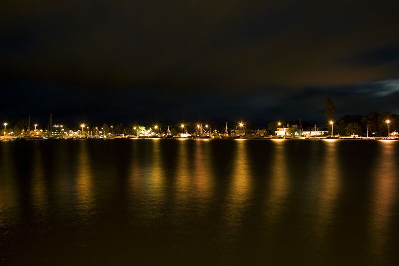 Datei:Jastarnia hafen nacht.jpg