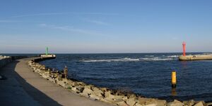 Mrzezyno Seaport breakwater 2008-09 small.jpg