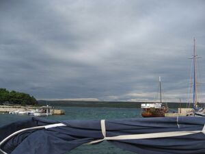 Nerezine Hafeneinfahrt.JPG