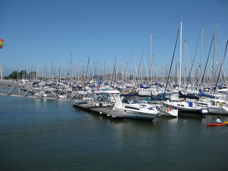 Datei:NieuwportNewMarina.jpg