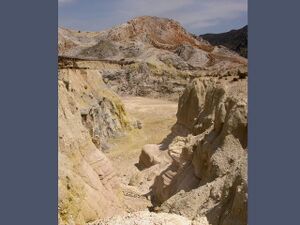 Nisyros nebenkrater.JPG