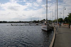 Norwegen - Mandal - Stadtpier und Schwimmsteganlage.jpg