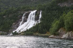 Norwegen - Sunndal - Wasserfall bei der Ansteuerung.JPG