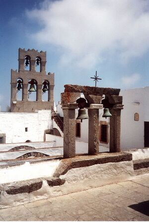 Patmos glockentuerme.JPG