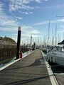 Moderne Stege in der Haslar Marina