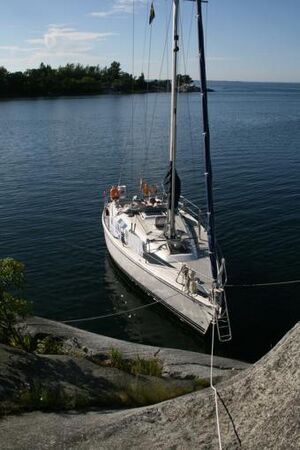 Schiff am Felsen.jpg