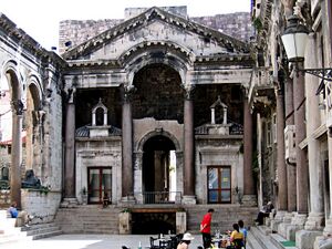 Split eingang vestibuel.jpg