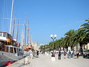 Trogir hafenpromenade.jpg