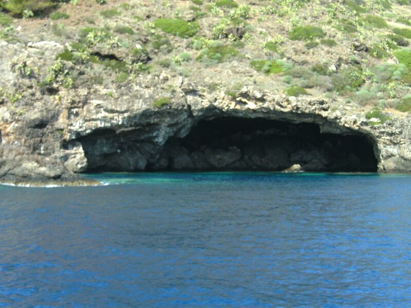 Datei:Ustica Grotte.jpg