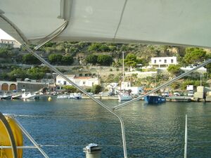 Ustica Hafen Marina.jpg