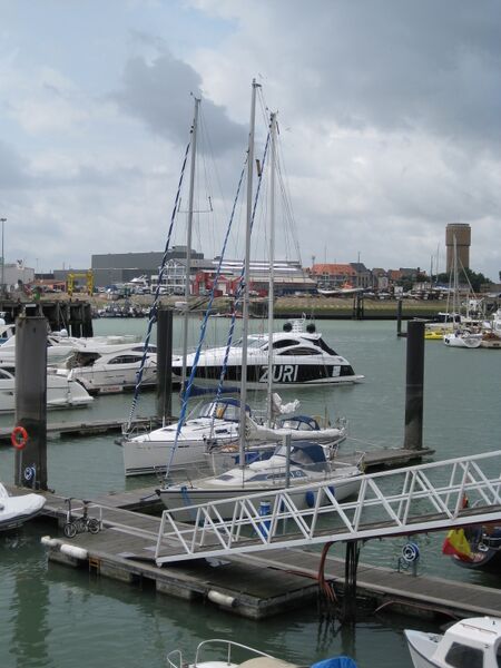 Datei:ZeebrueggeMarinaEntrance.jpg